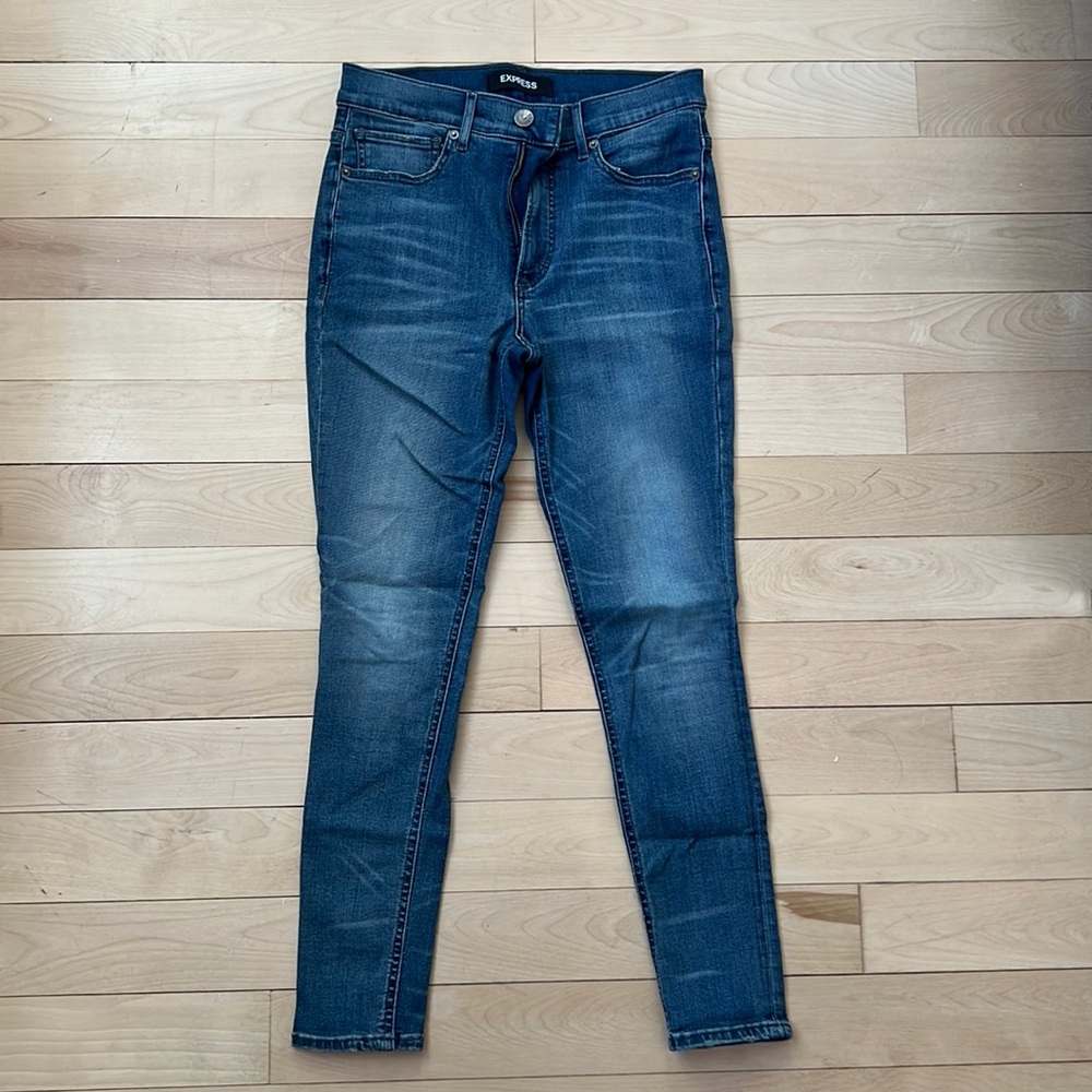 Express jeans size 6 Short legging high rise